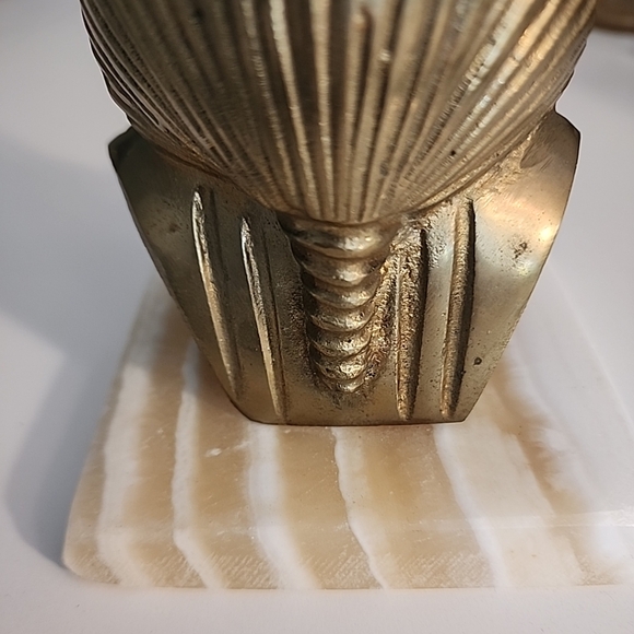 Egyptian King Tutankhamun Sphinx Egyptian Pharaon Brass Bust on alabaster Base. - Picture 7 of 10